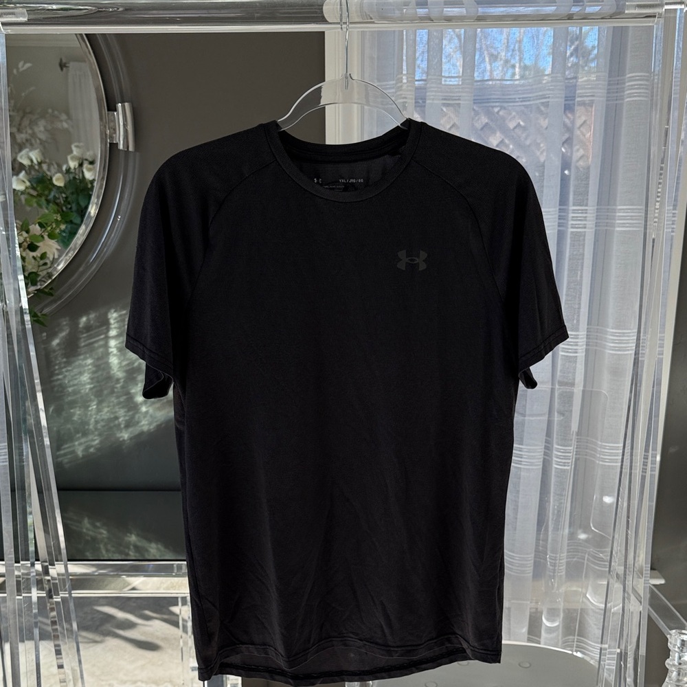 Under Armour Youth XL Short Sleeve Black lightweight Tee